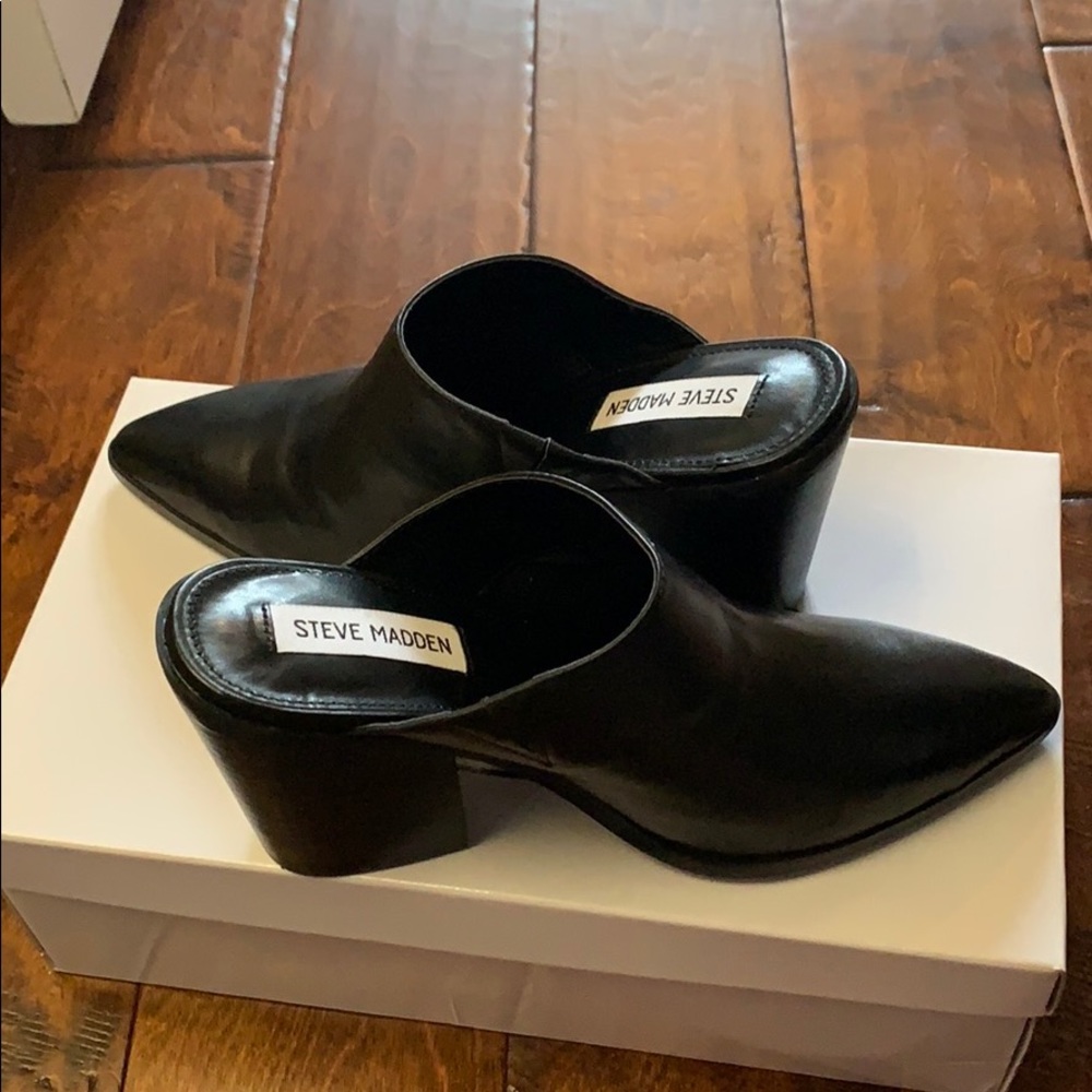 Steve Madden | Black Leather Mules